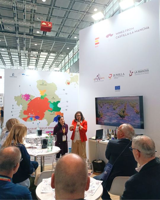 DO Almansa presente un año más en ProWein, referente internacional del vino 6 claudia stern do almansa